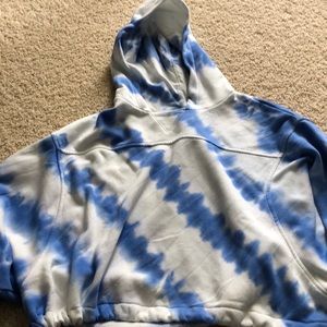 Tie dye cropped sweatshirt. Good material. Size: S